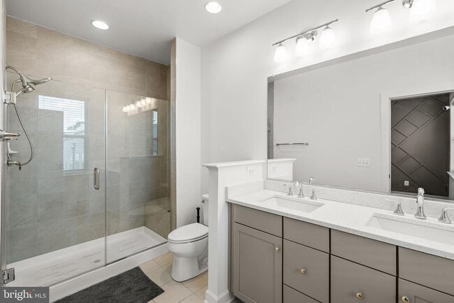 Building Photo - 921 Grundy St