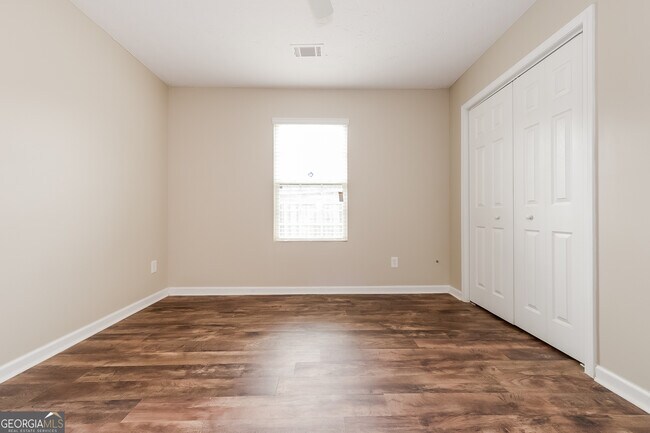 Building Photo - 5179 Tew Ln SW