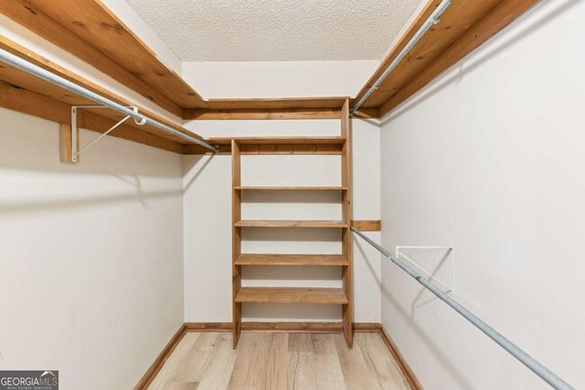 Building Photo - 132 N Woodvalley Dr