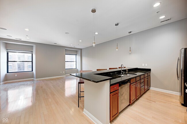 Building Photo - 350 N Meridian St