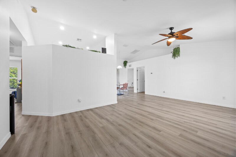 Building Photo - 4013 NE 10th Pl