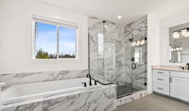 Building Photo - Gorgeous large 4 bedroom home in Tehaleh a...