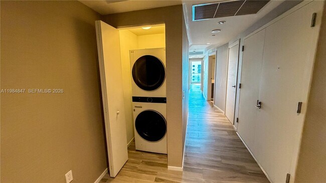 Building Photo - 801 S Miami Ave