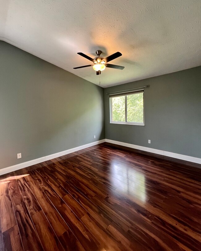 Building Photo - 8859 Eagleview Dr