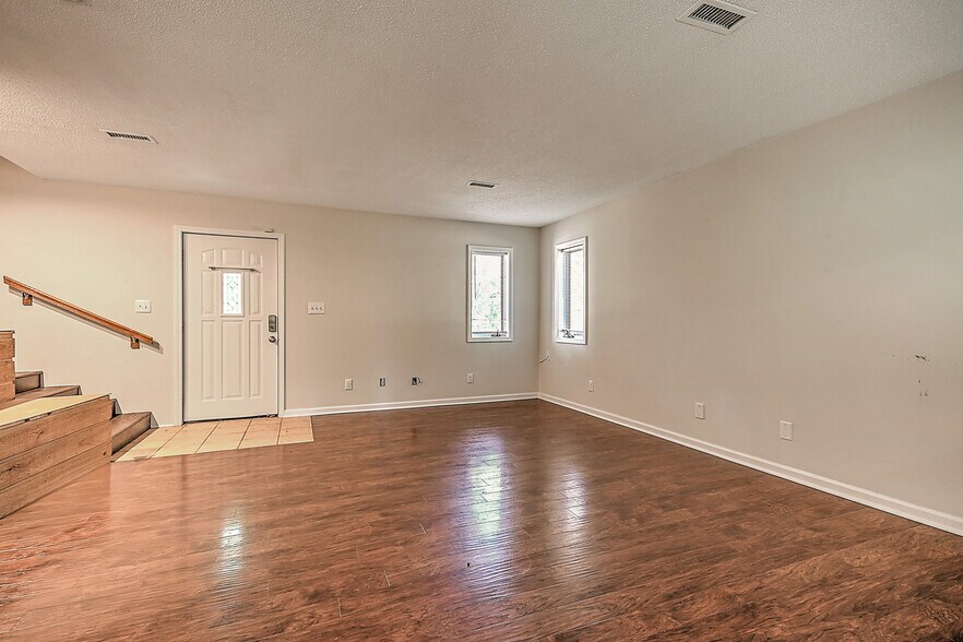 Building Photo - 208 Dean St