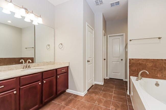 Building Photo - 17115 Amarose Dr