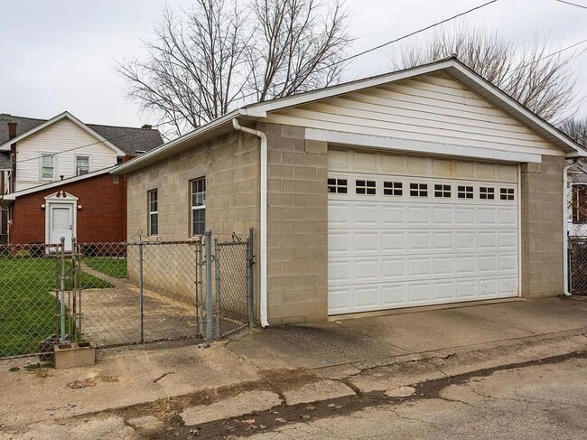 Building Photo - 2935 Merrill Ave