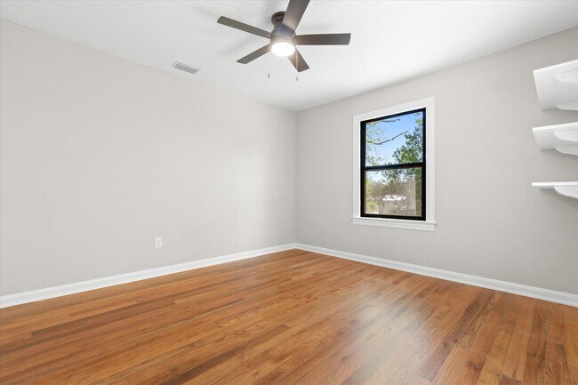 Building Photo - 9 Spencer St