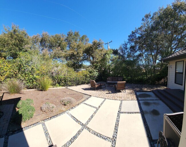 Building Photo - Furnished 3 bed 2.5 bath close to Poly.