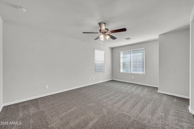 Building Photo - 935 E Agua Fria Ln