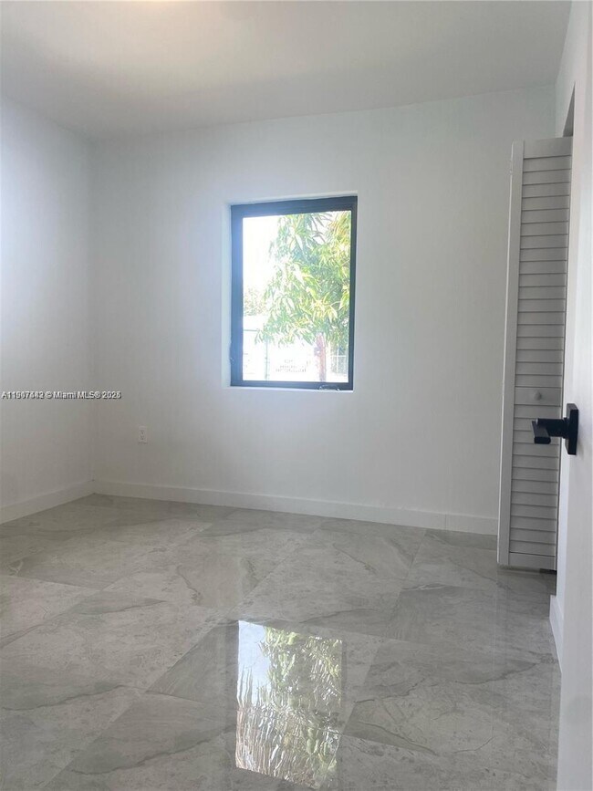 Building Photo - 4992 NW 18th Ave