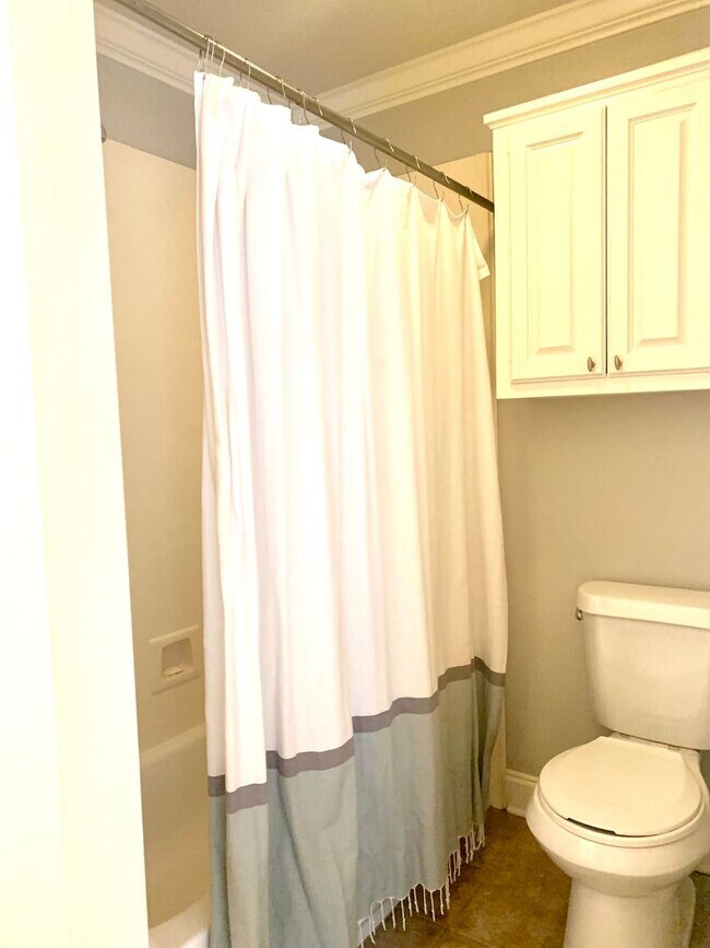 Building Photo - 2BR 2 1/2BA Condominium Denham Springs