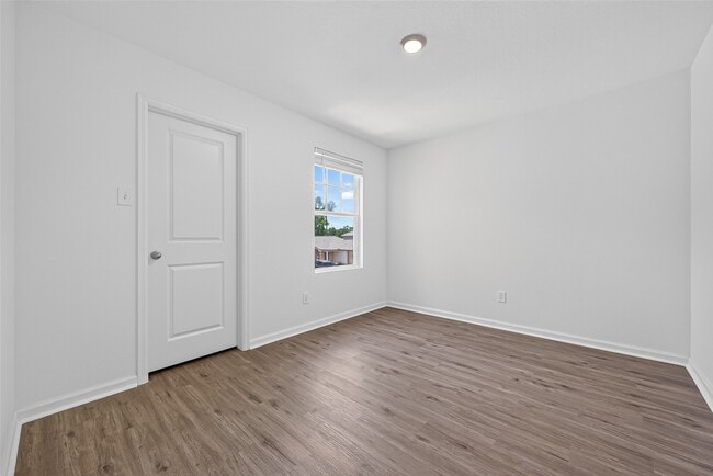 Building Photo - 654 Amesbury Rd