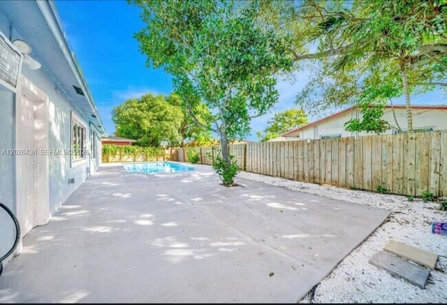 Building Photo - 6812 Rio Pinar