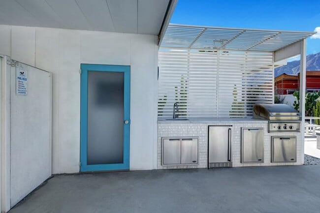 Building Photo - Mid-Century Steel Oasis in Palm Springs (Monthly Only - No Long Term)
