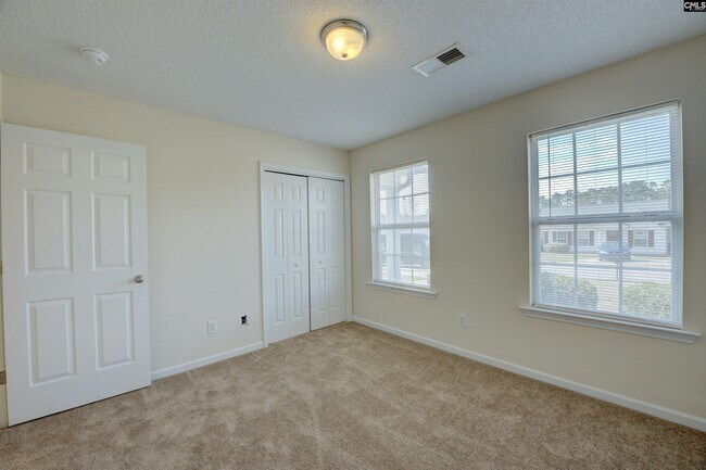 Building Photo - 226 Windsor Village Dr