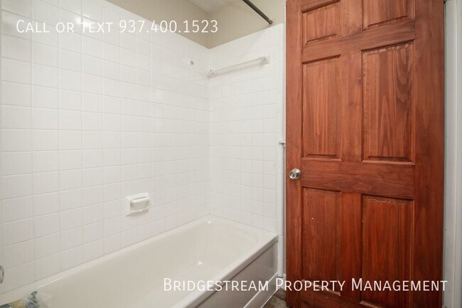 Building Photo - 3 bedroom, 1.5 bath ranch home with shed a...