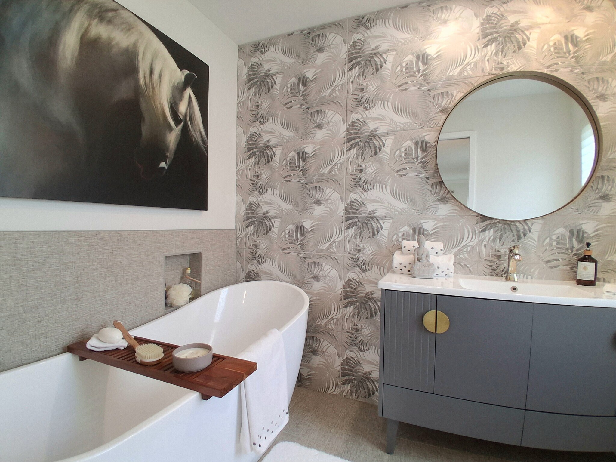 En suite 66 inch soaking tub - 174 Golden Gate Pt