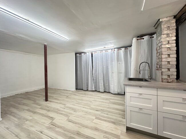 Building Photo - 2 Narragansett Ave