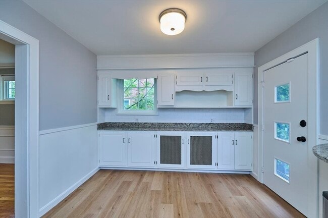 Building Photo - 140 Watson Rd