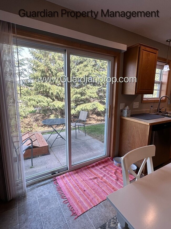 Building Photo - Lakeville End Unit Town Home, 2 Car Garage, 2.5 Baths, Walk out Patio, Available July