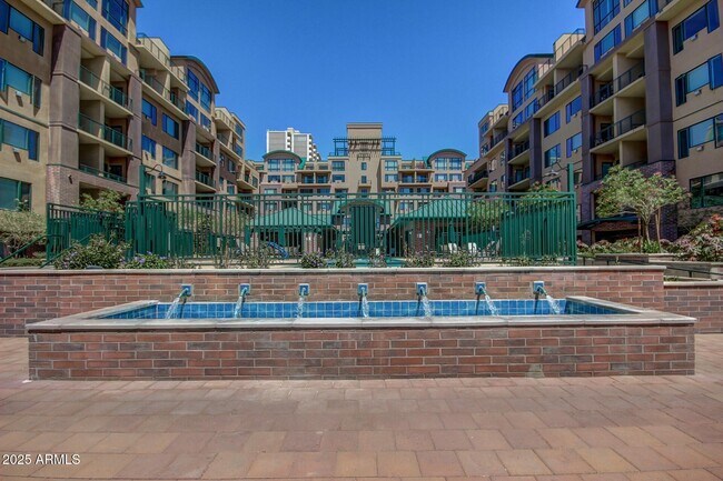 Building Photo - 17 W Vernon Ave