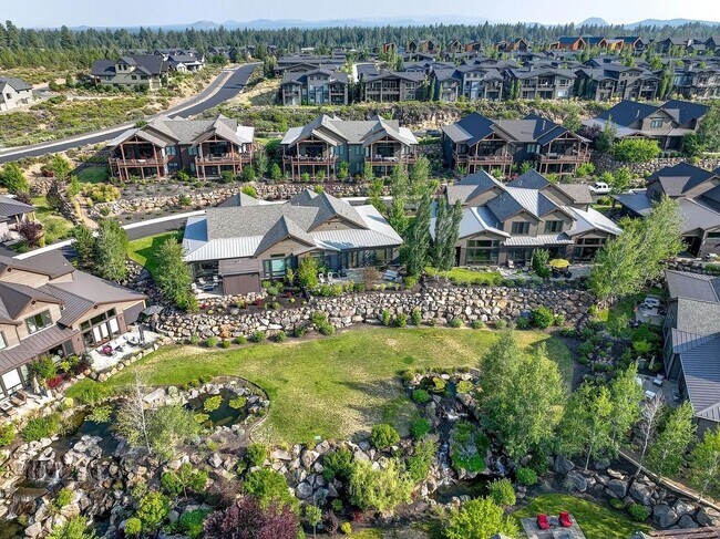 Building Photo - Spacious Tetherow Home with Community Amenities