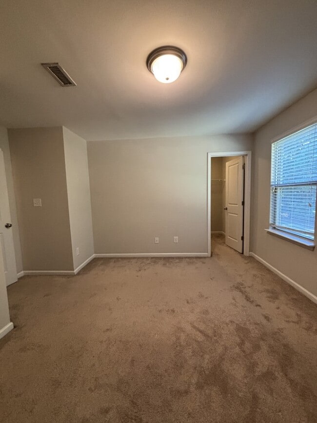 Building Photo - 318 Princess Pl