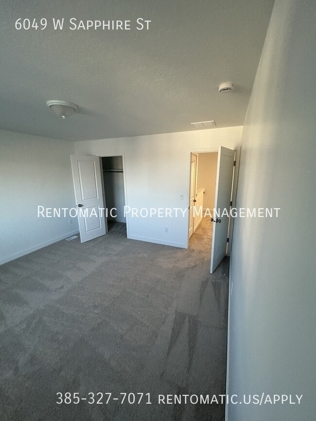 Building Photo - 6049 W Sapphire St