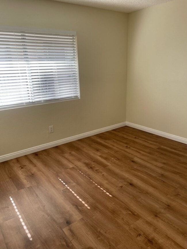 Building Photo - Beautiful 2 Bed / 2 Bath  Upstairs Condo In Colton!