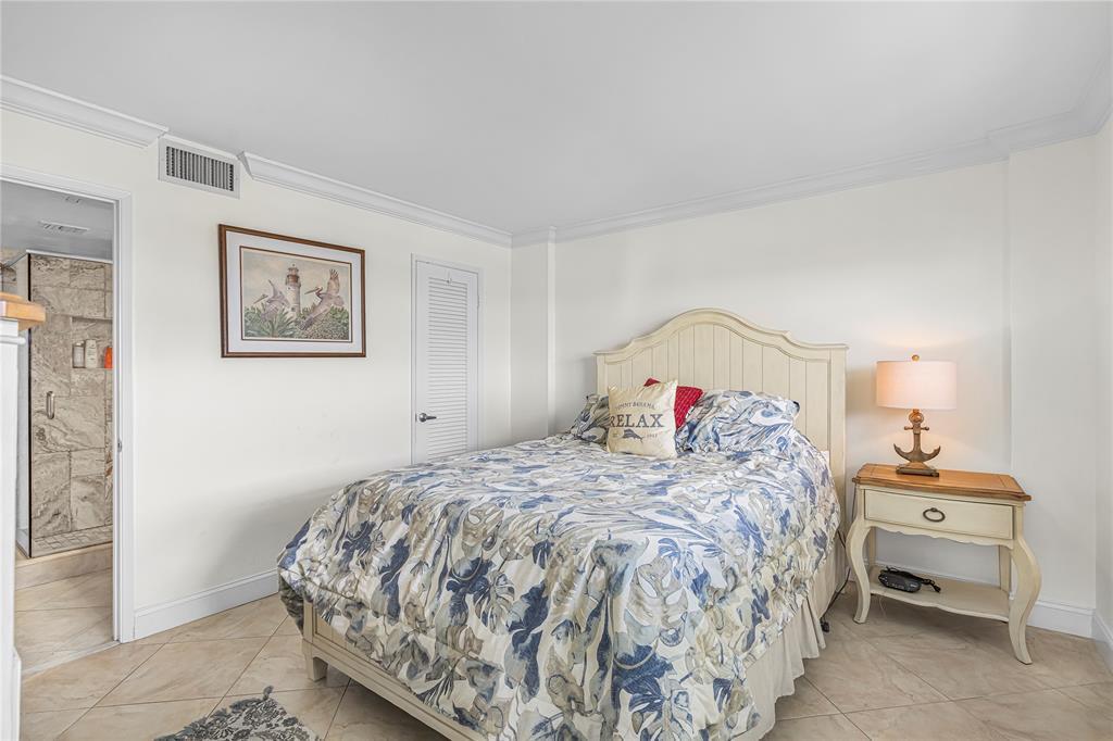 Building Photo - 1160 Hillsboro Mile