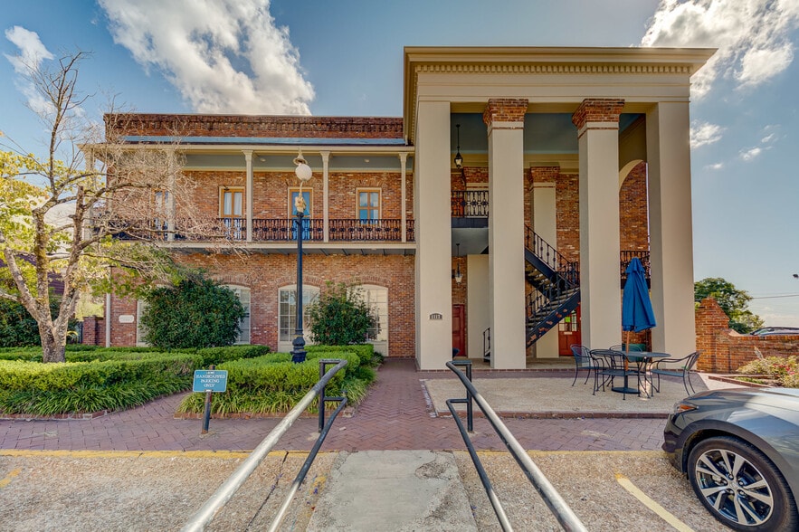 Building Photo - 1117 Washington St