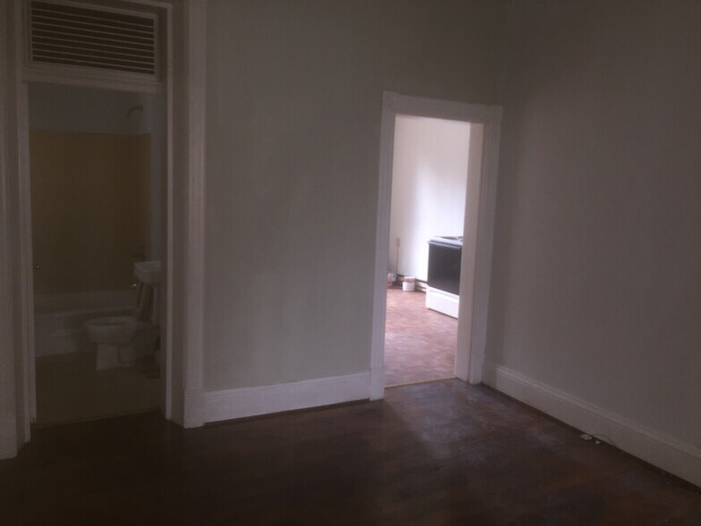 Building Photo - 27 S Locust St