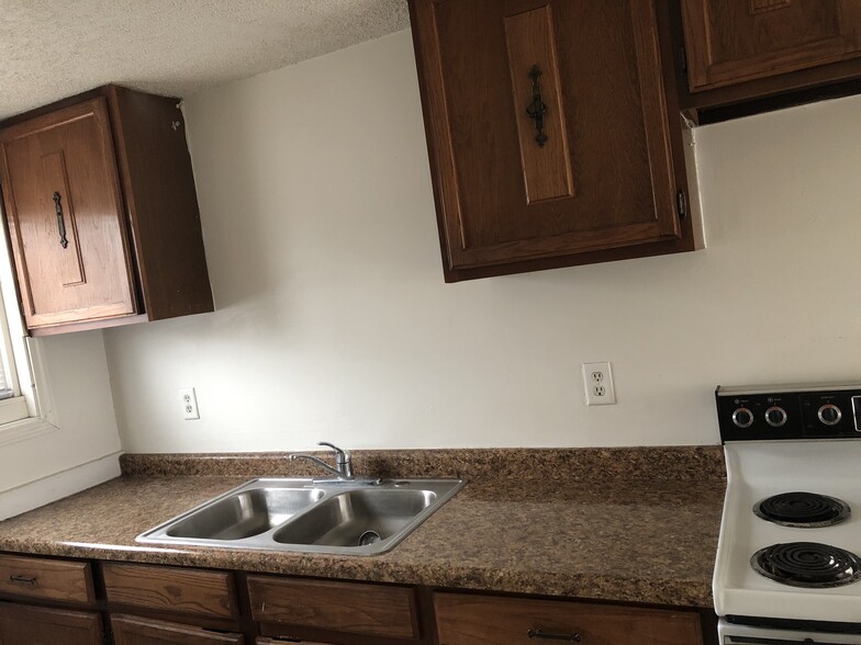 Professionally cleaned Kitchen - 2827 Vine St