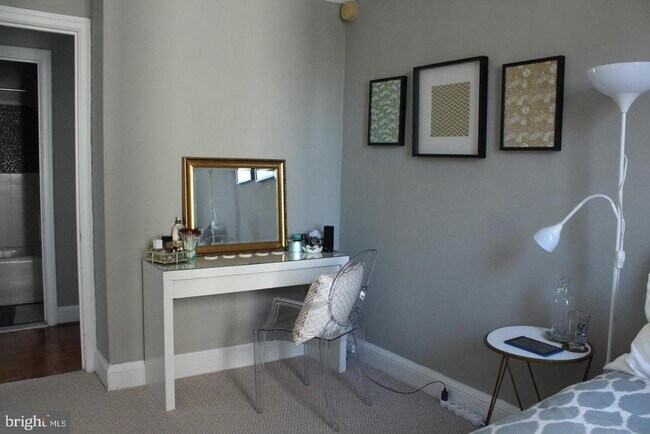 Building Photo - 2031 Locust St