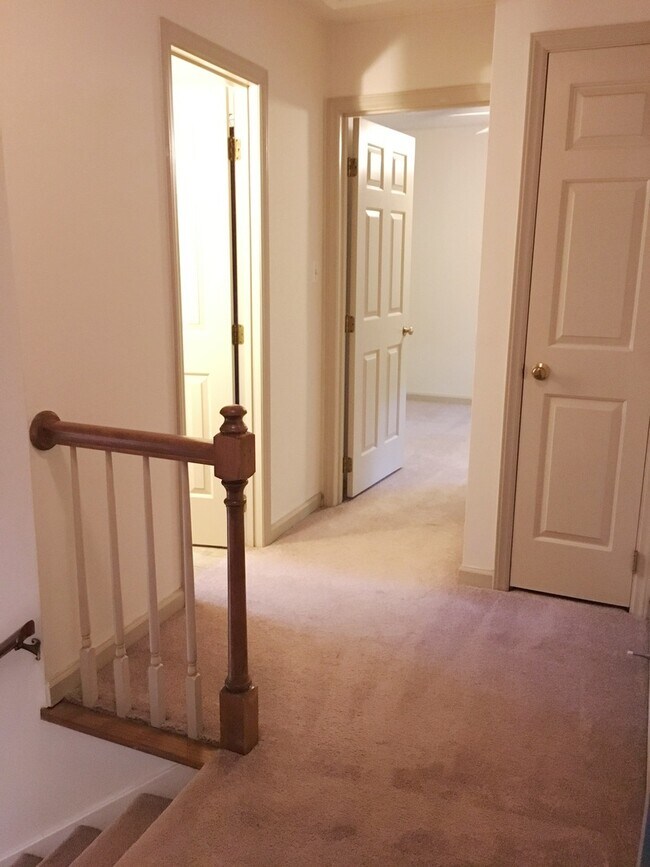 Building Photo - Inviting 3br house in Morrisville with woo...