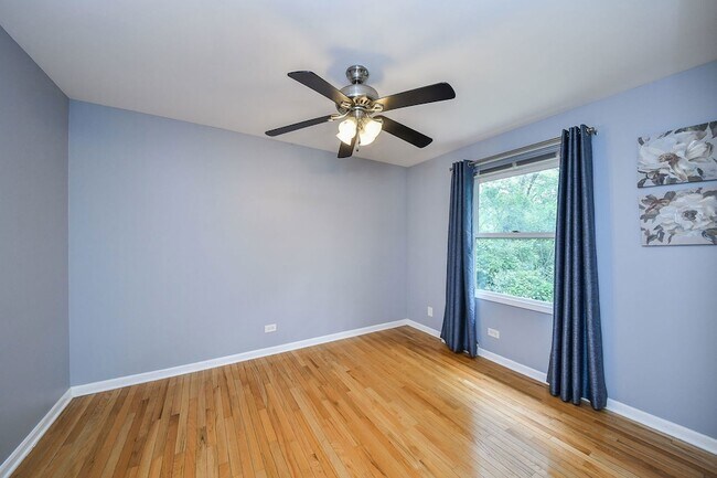 Building Photo - 339 Windsor Dr