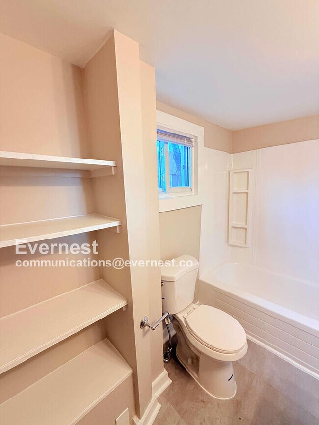 Building Photo - 68 E James St