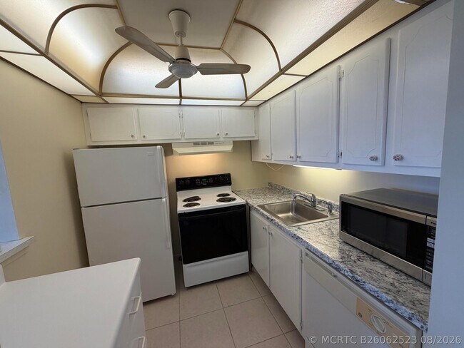 Building Photo - 261 Camden K
