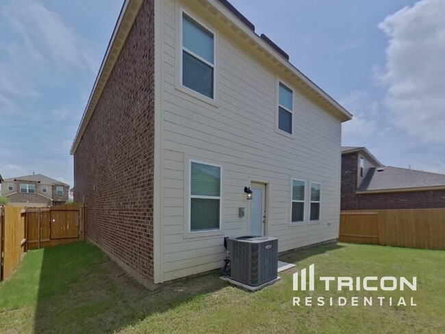 Building Photo - 1106 Bullock Dr