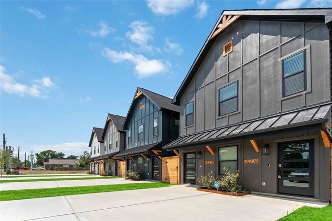 Building Photo - 8023 Cora St