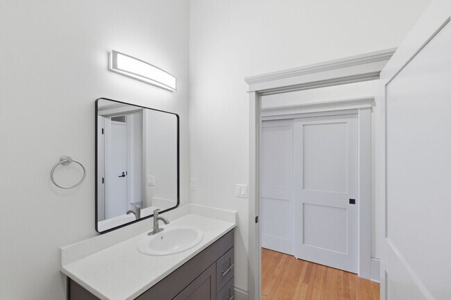 Building Photo - MOVE IN SPECIAL - NEWLY RENOVATED DOWNTOWN SALEM STUDIO