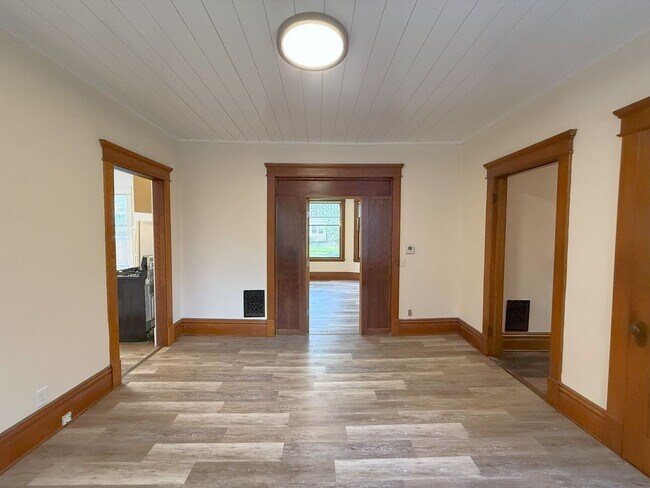 Building Photo - 116 Lathrop St