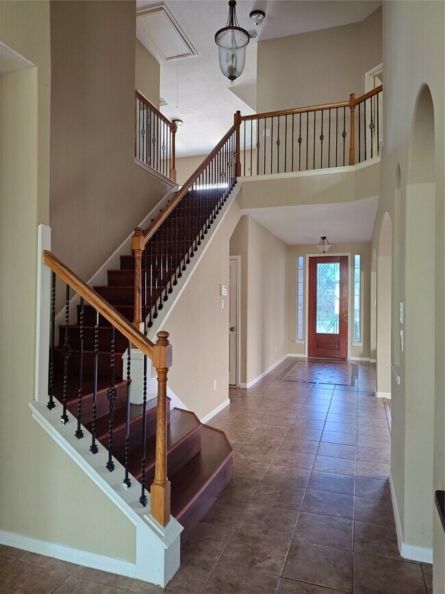 Building Photo - 16919 Creek Mountain Dr