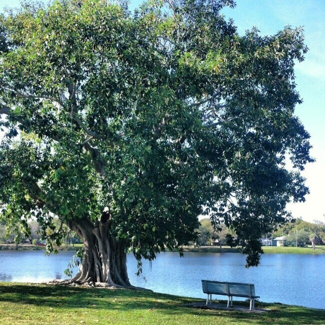 Building Photo - FURNISHED LUXURY 3 Br 3 Ba RENTAL NEAR DOW...