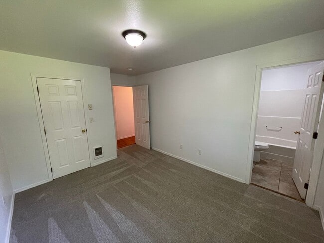 Building Photo - 2415 Forest Park Ln