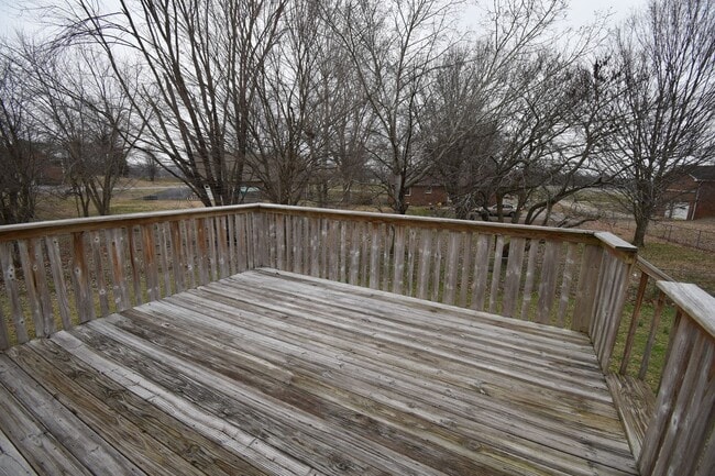 Building Photo - 3 Bedroom 2 Bath Home For Rent!