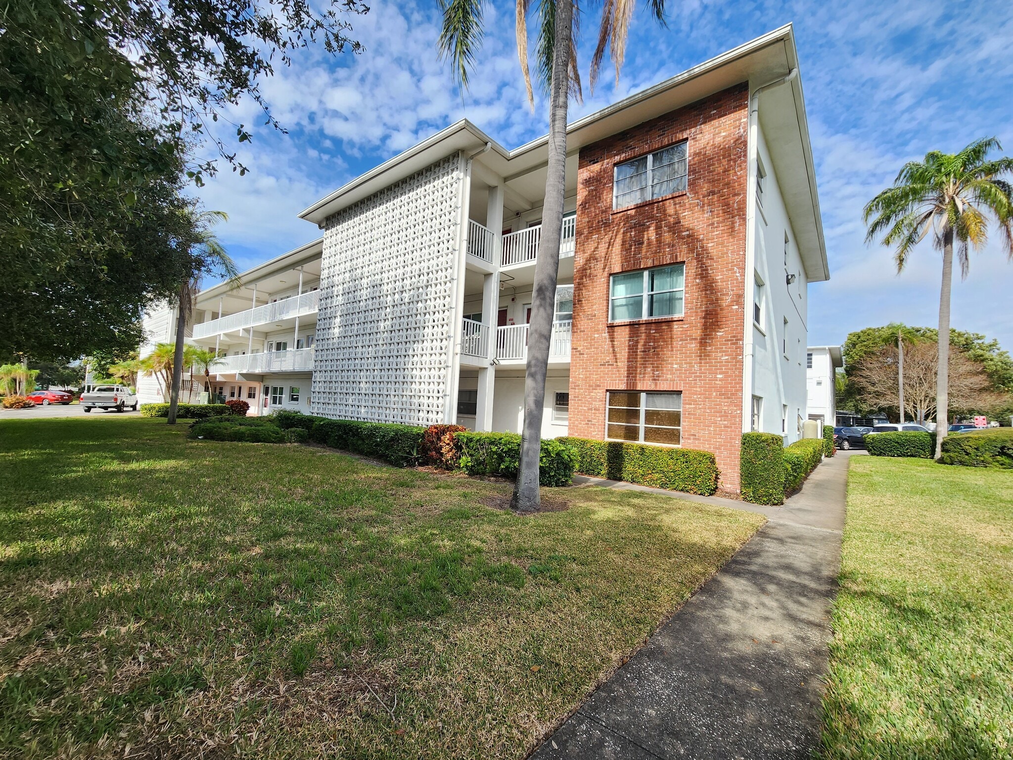 Great curb appeal in front of the unit. - 5155 9th Ave N