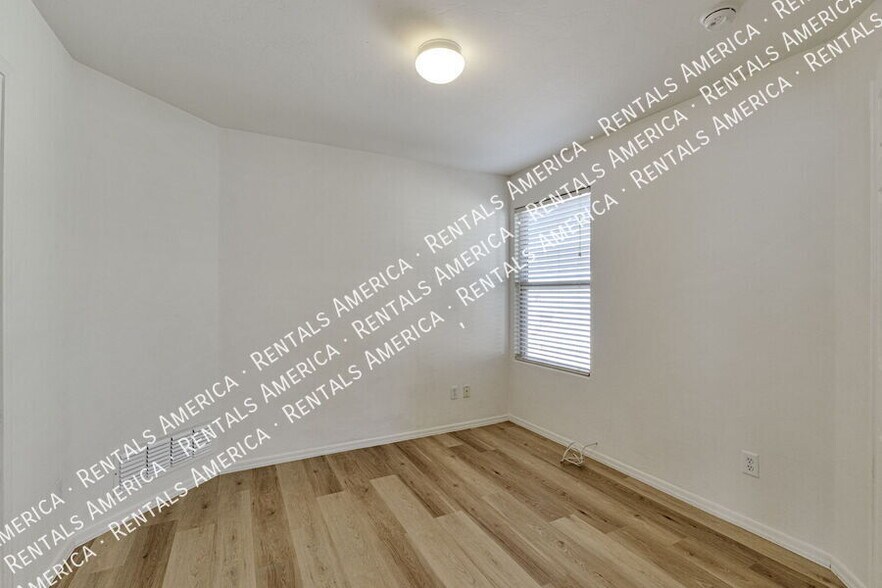 Building Photo - 8421 S Burien Rd