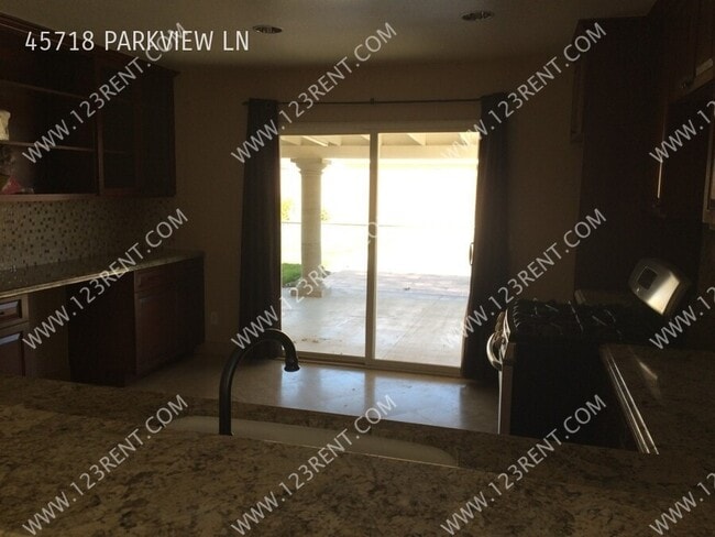Building Photo - 45718 Parkview Ln
